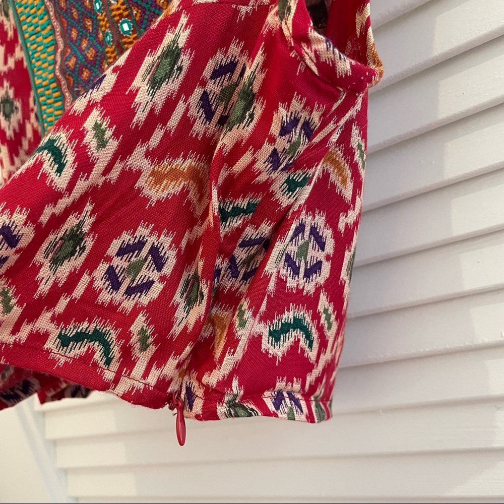 NWT Embroidered Front Sleeveless Crop Top - Picture 4 of 8
